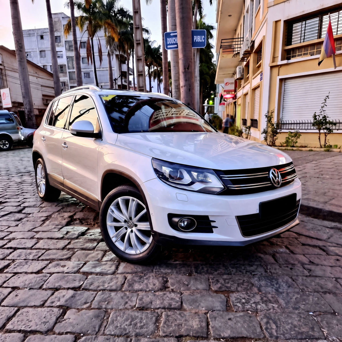 Volkswagen Tiguan Phase 2 2.0 TDI 4Motion blanc — vue du véhicule 1