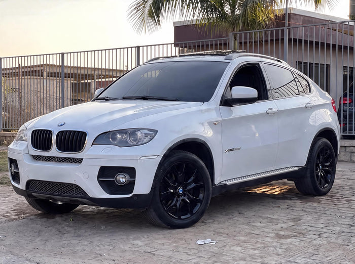 BMW X6 blanc - vue avant