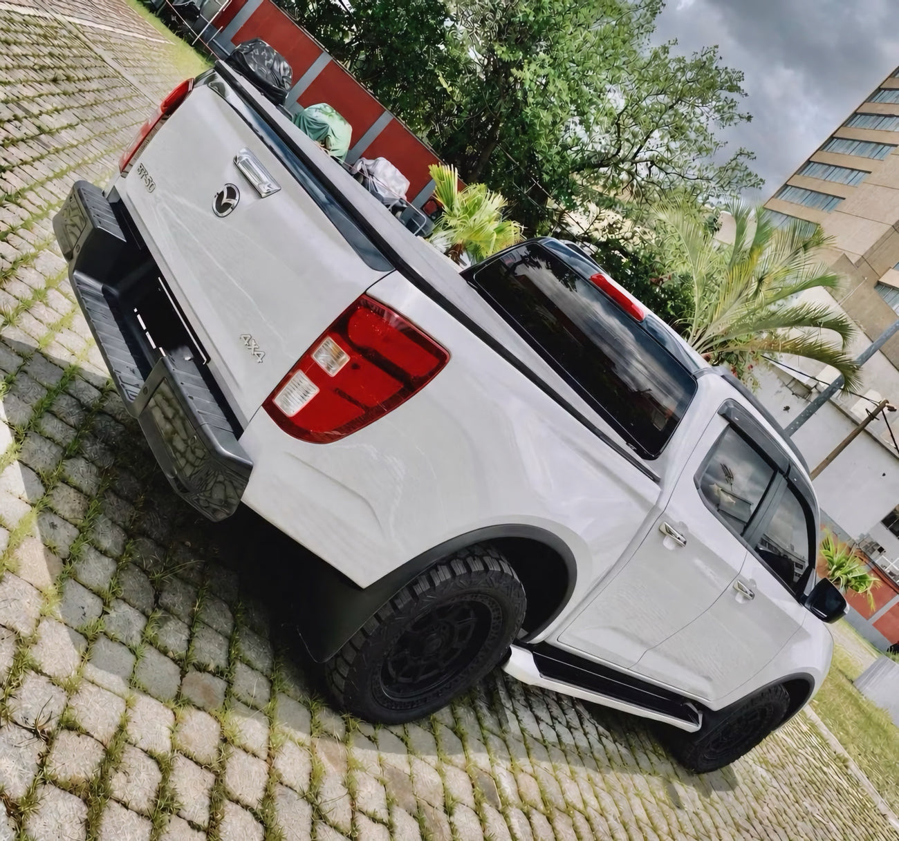 Mazda BT-50 blanc