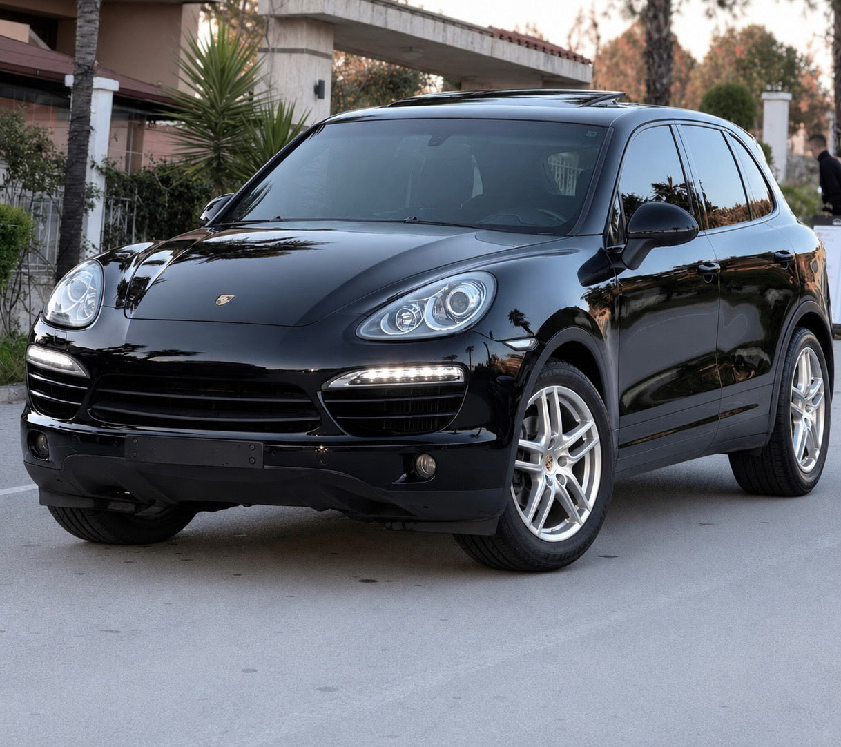 Porsche Cayenne noire - vue avant